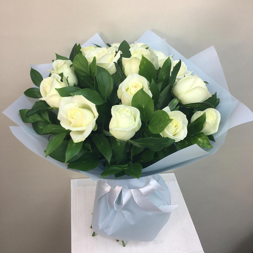 Букет 15 Белых роз Проуд в Новотерском