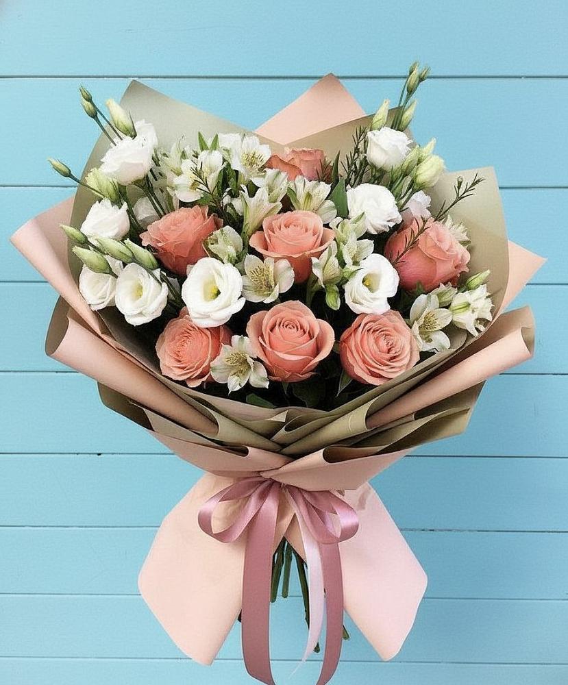 Букет цветов из: Розы, Альстромерии и Лизиантусы в Новотерском