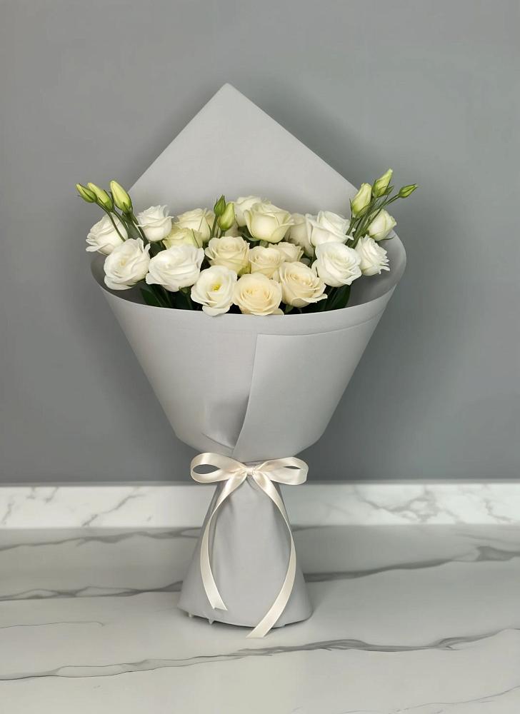 Букет цветов из: Розы и Лизиантусы в Новотерском