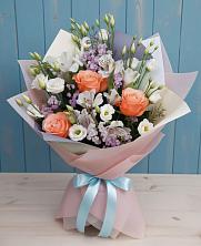 Букет цветов из:  Лизиантусы, Розы, Альстромерии и Гипсофила в Новотерском