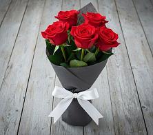 Букет 5 Красных роз Эдлесс Лав в Новотерском