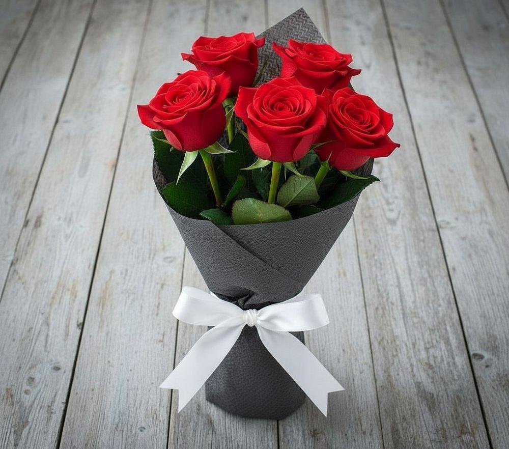 Букет 5 Красных роз Эдлесс Лав в Новотерском
