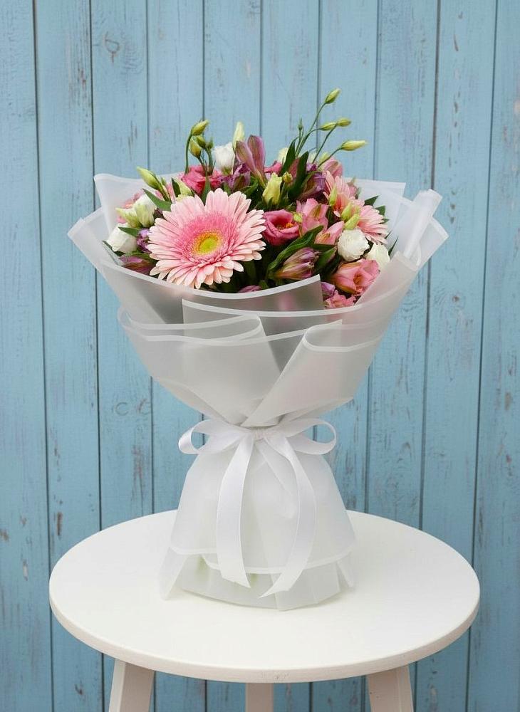 Букет цветов из: Герберы, Альстромерии и Лизиантусы в Новотерском