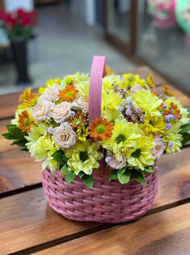 Цветочная композиция из Хризантемы и Розы в корзине в Новотерском