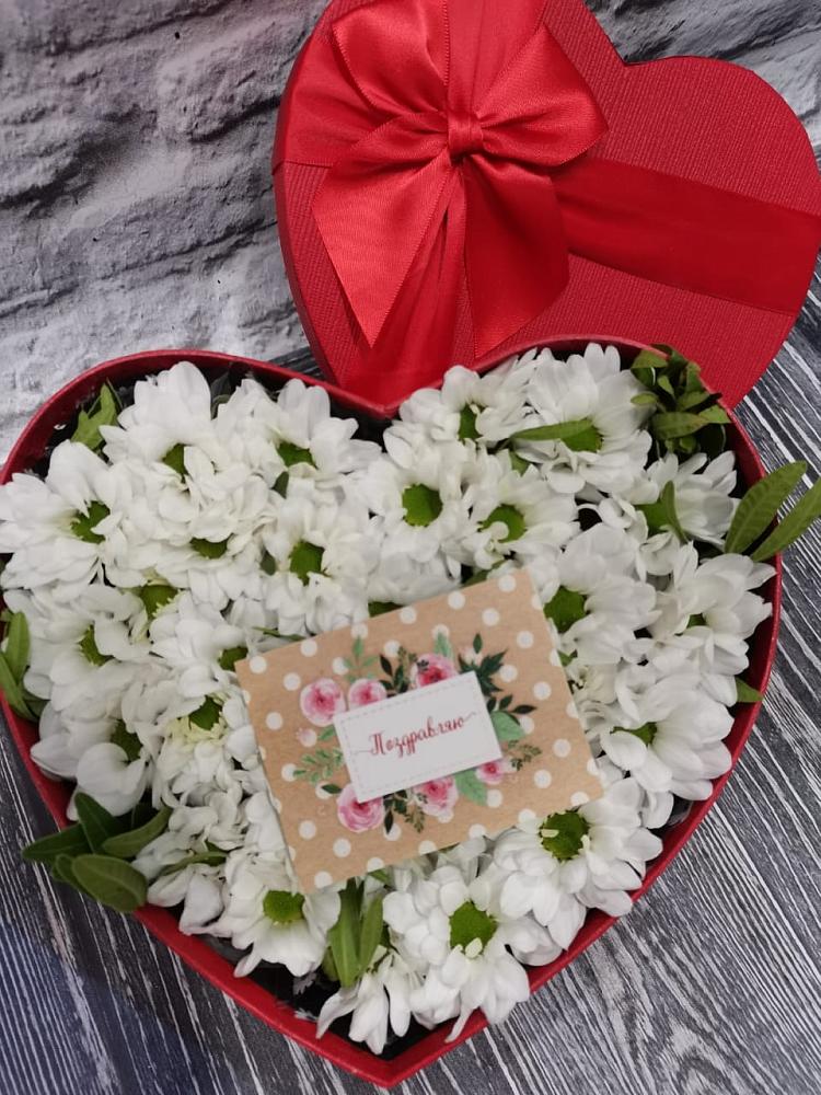 Цветочная композиция из Хризантемы в виде сердца в Новотерском