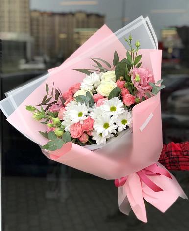 Букет цветов из: Розы, Лизиантусы и Хризантемы в Новотерском