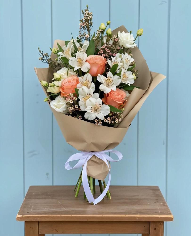 Букет цветов из: Альстромерии, Лизиантусы, Розы и Хризантемы в Новотерском