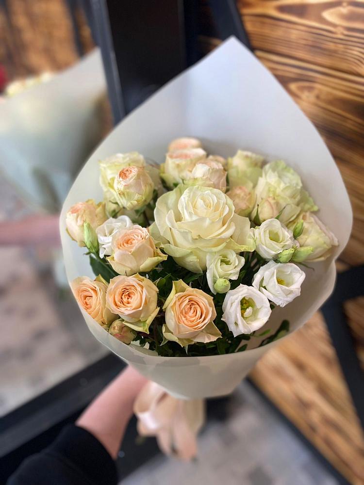 Букет цветов из: Розы и Лизиантусы в Новотерском