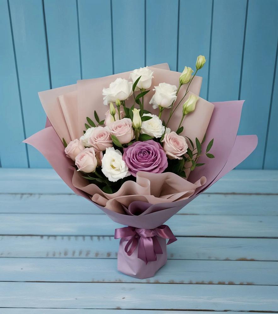 Букет цветов из: Розы и Лизиантусы в Новотерском